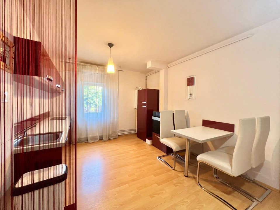 Apartament cu 3 camere, etaj 2 de vanzare, zona Complex Studentesc 14, foxfort.ro