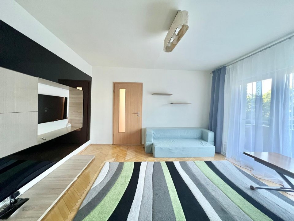 Apartament cu 3 camere, etaj 2 de vanzare, zona Complex Studentesc 15, foxfort.ro