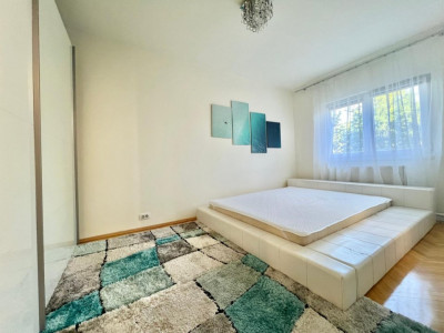 Apartament cu 3 camere, etaj 2 de vanzare, zona Complex Studentesc