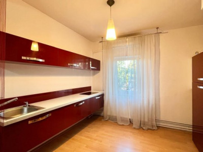 Apartament cu 3 camere, etaj 2 de vanzare, zona Complex Studentesc imagine mica 15, foxfort.ro
