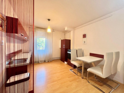 Apartament cu 3 camere, etaj 2 de vanzare, zona Complex Studentesc imagine mica 2, foxfort.ro