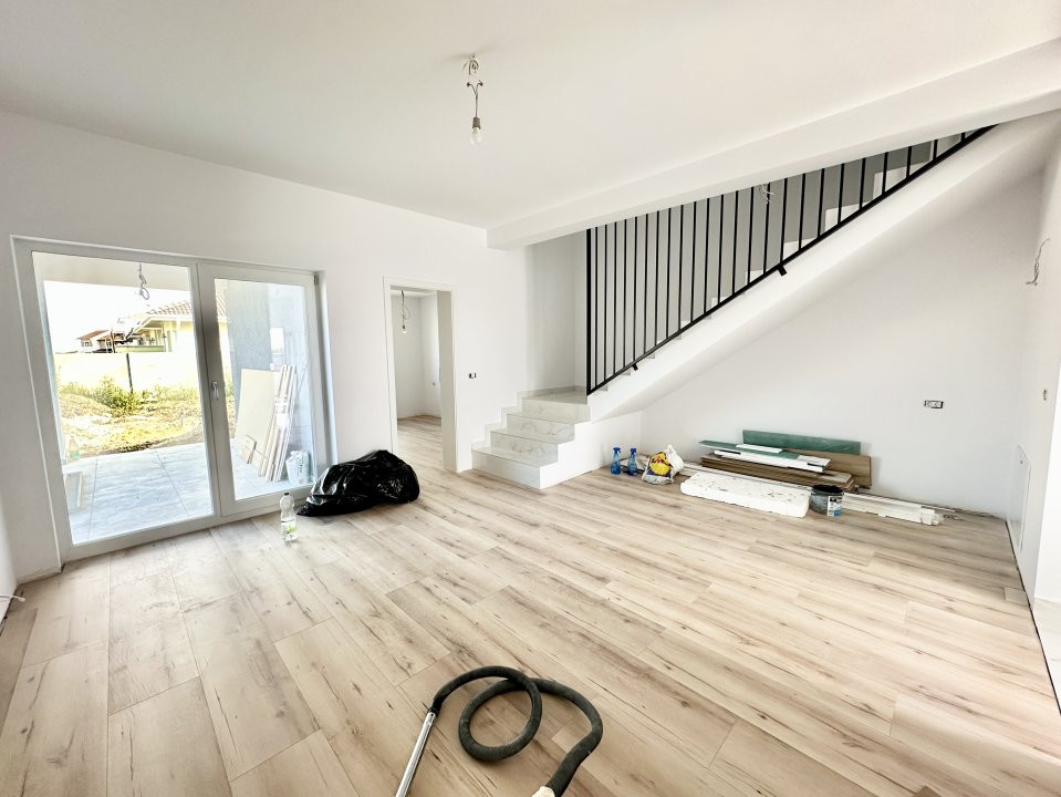 Duplex 4 camere, toate utilitatile, drum pavat 10, foxfort.ro
