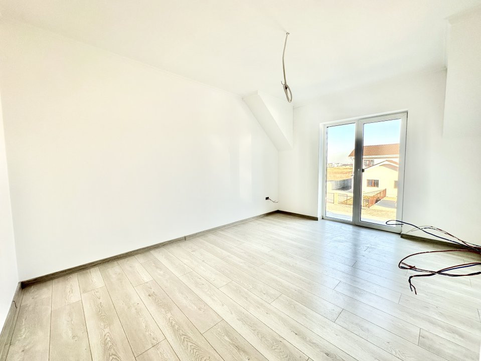 Duplex 4 camere, toate utilitatile, drum pavat 6, foxfort.ro