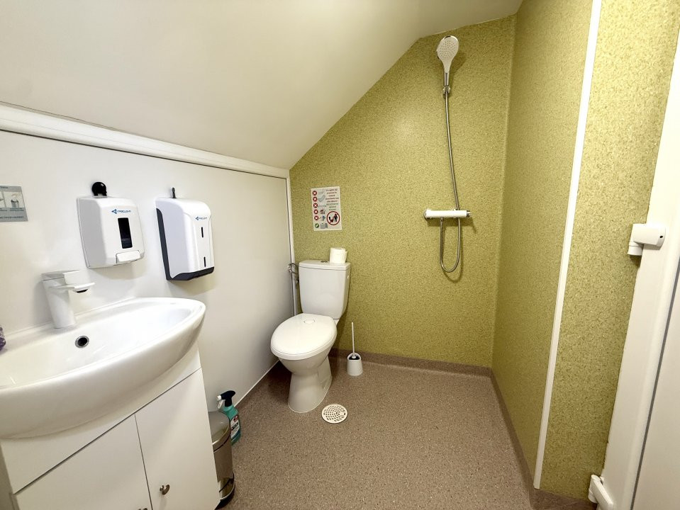 COMISION 0% 2 Cladiri medicale, una amenajata deja, teren 440 mp, Mosnita Noua 18, foxfort.ro