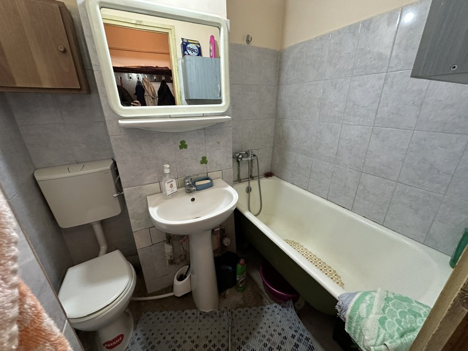 COMISION 0% Apartament cu 3 camere, etaj 3 - zona Sagului 12, foxfort.ro