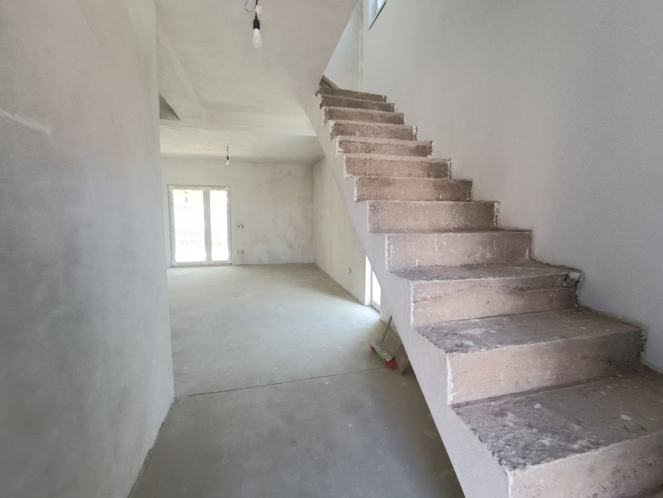 Duplex de vanzare cu 4 camere si teren de 290 mp - Giroc  4, foxfort.ro