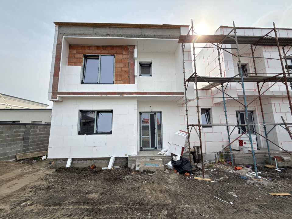 Duplex cu 4 camere de vanzare si teren de 335 mp - zona Sacalaz 1, foxfort.ro