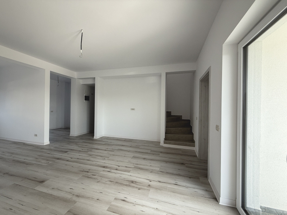 Duplex cu 4 camere | 335 mp teren | Toate utilitatile | Sacalaz 22, foxfort.ro