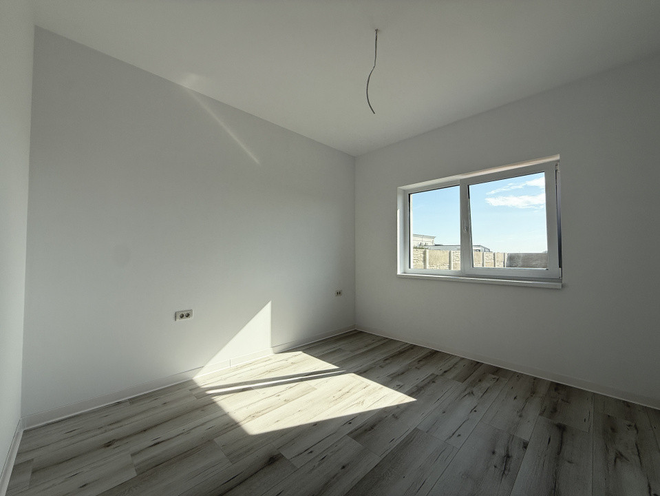 Duplex cu 4 camere | 335 mp teren | Toate utilitatile | Sacalaz 29, foxfort.ro