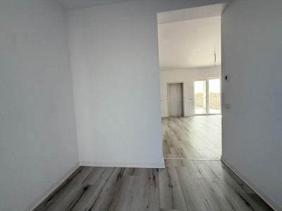 Duplex cu 4 camere | 335 mp teren | Toate utilitatile | Sacalaz imagine mica 16, foxfort.ro