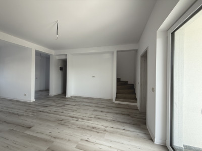 Duplex cu 4 camere | 335 mp teren | Toate utilitatile | Sacalaz imagine mica 22, foxfort.ro