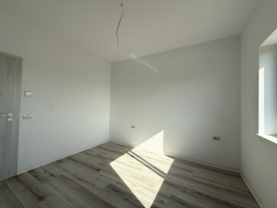 Duplex cu 4 camere | 335 mp teren | Toate utilitatile | Sacalaz imagine mica 32, foxfort.ro