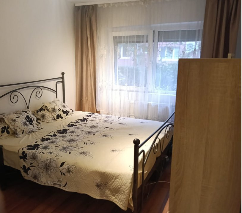 Apartament cu 3 camere parter, zona Spitalul Judetean 3, foxfort.ro
