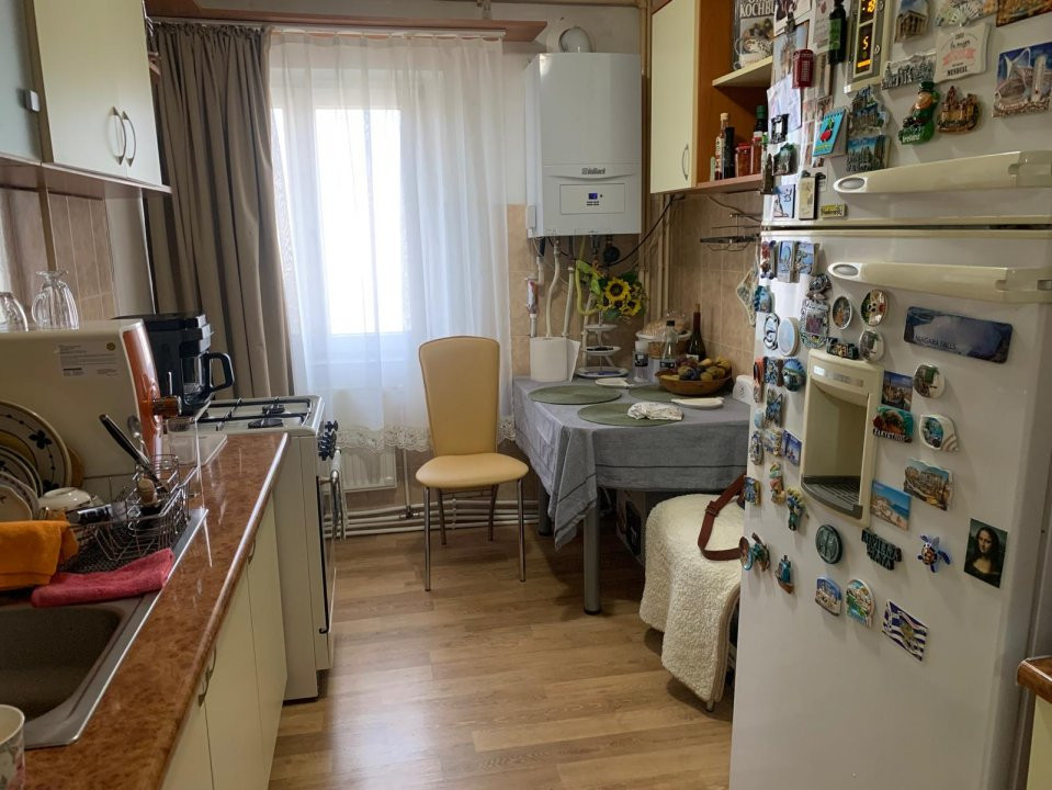 Apartament de vanzare cu 3 camere si 2 bai, etaj 2, zona Lipovei 2, foxfort.ro