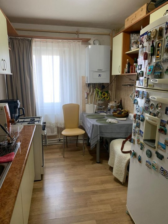Apartament de vanzare cu 3 camere si 2 bai, etaj 2, zona Lipovei 13, foxfort.ro