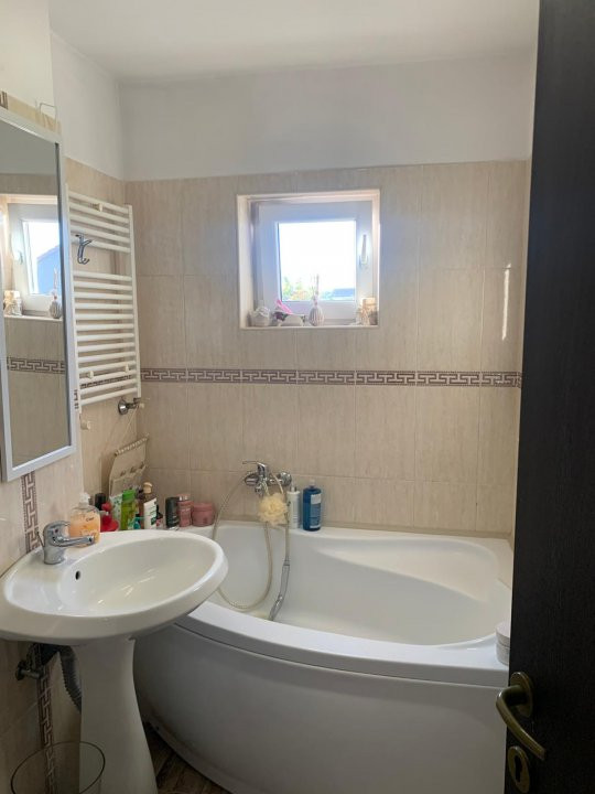 Apartament de vanzare cu 3 camere si 2 bai, etaj 2, zona Lipovei 17, foxfort.ro