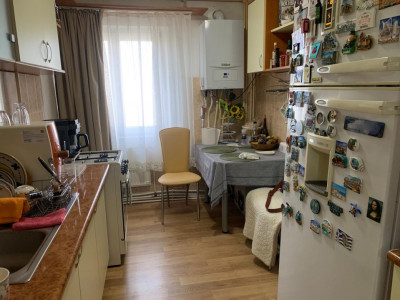 Apartament de vanzare cu 3 camere si 2 bai, etaj 2, zona Lipovei imagine mica 2, foxfort.ro