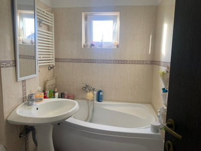 Apartament de vanzare cu 3 camere si 2 bai, etaj 2, zona Lipovei imagine mica 6, foxfort.ro
