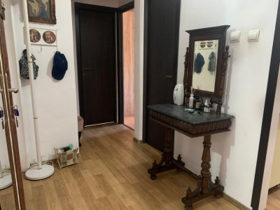 Apartament de vanzare cu 3 camere si 2 bai, etaj 2, zona Lipovei imagine mica 7, foxfort.ro
