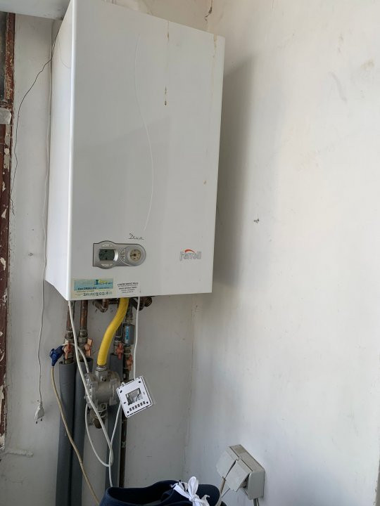 Apartament cu 3 camere si 2 bai, 67 mp utili, zona Aradului 12, foxfort.ro