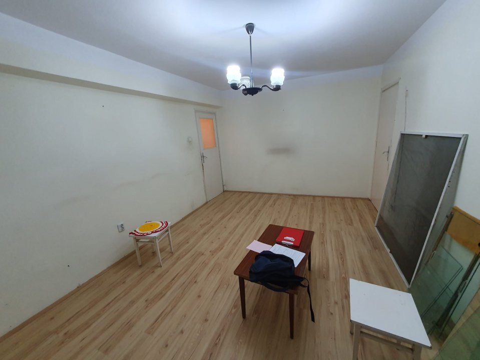 Apartament de vanzare cu 3 camere, etaj 6, zona Ultracentrala 2, foxfort.ro