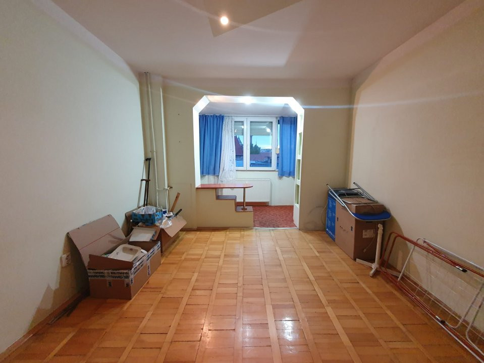 Apartament de vanzare cu 3 camere, etaj 6, zona Ultracentrala 7, foxfort.ro