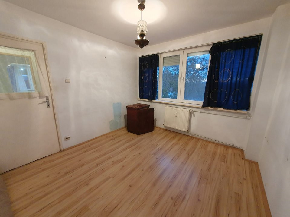 Apartament de vanzare cu 3 camere, etaj 6, zona Ultracentrala 8, foxfort.ro