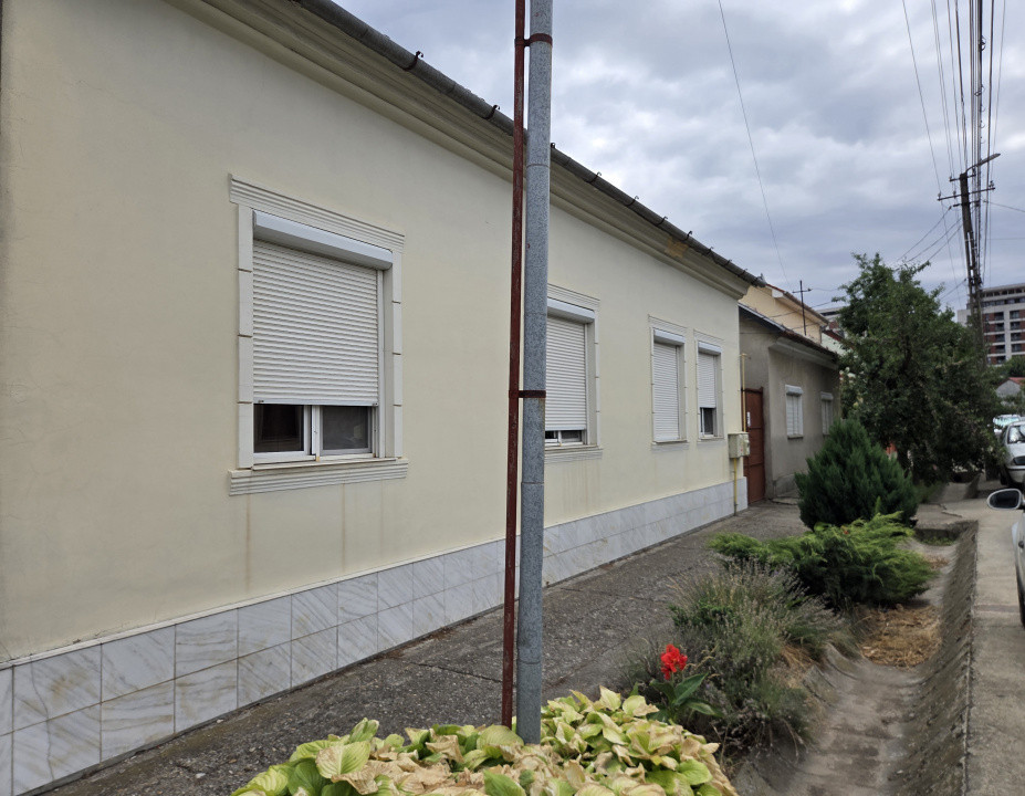 Casa individuala cu 4 camere, garaj si teren de 694 mp, zona Bujac Arad 11, foxfort.ro