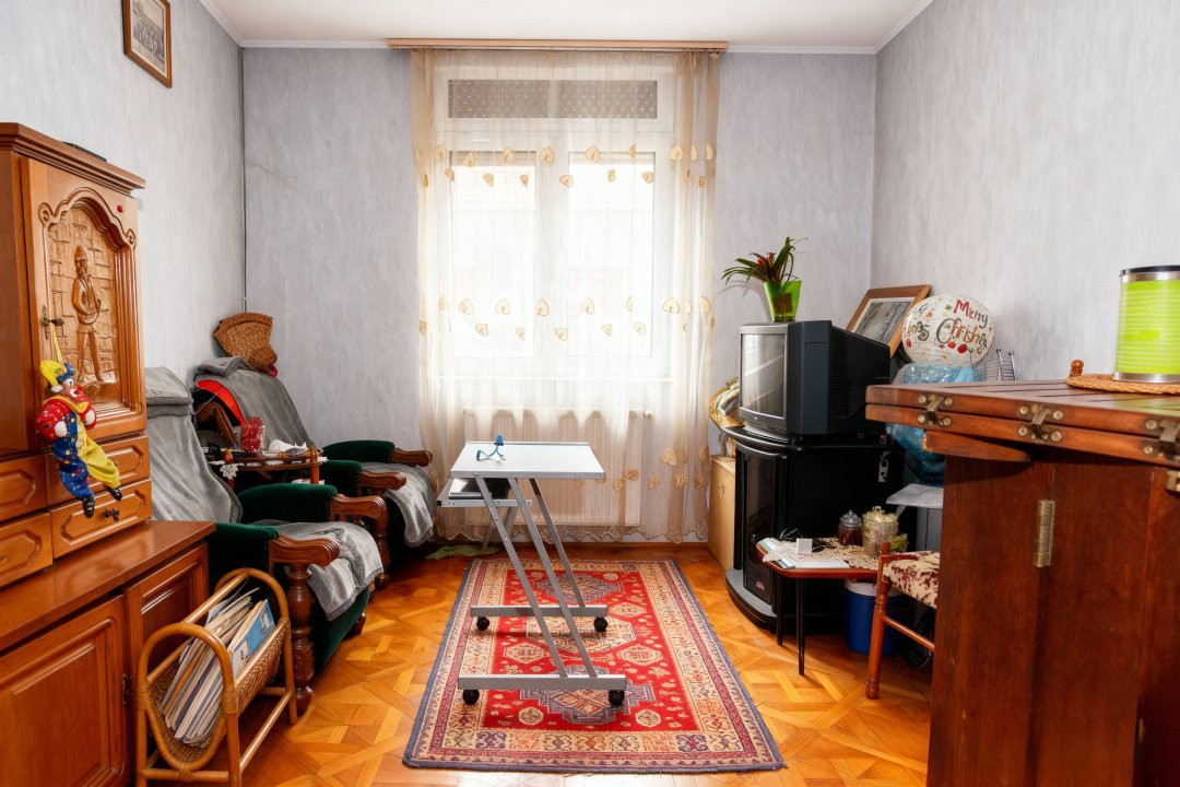 Casa individuala cu 4 camere, garaj si teren de 694 mp, zona Bujac Arad 7, foxfort.ro