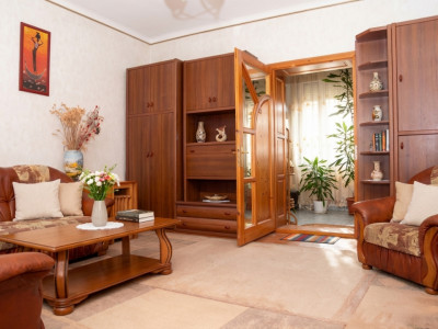 Casa individuala cu 4 camere, garaj si teren de 694 mp, zona Bujac Arad