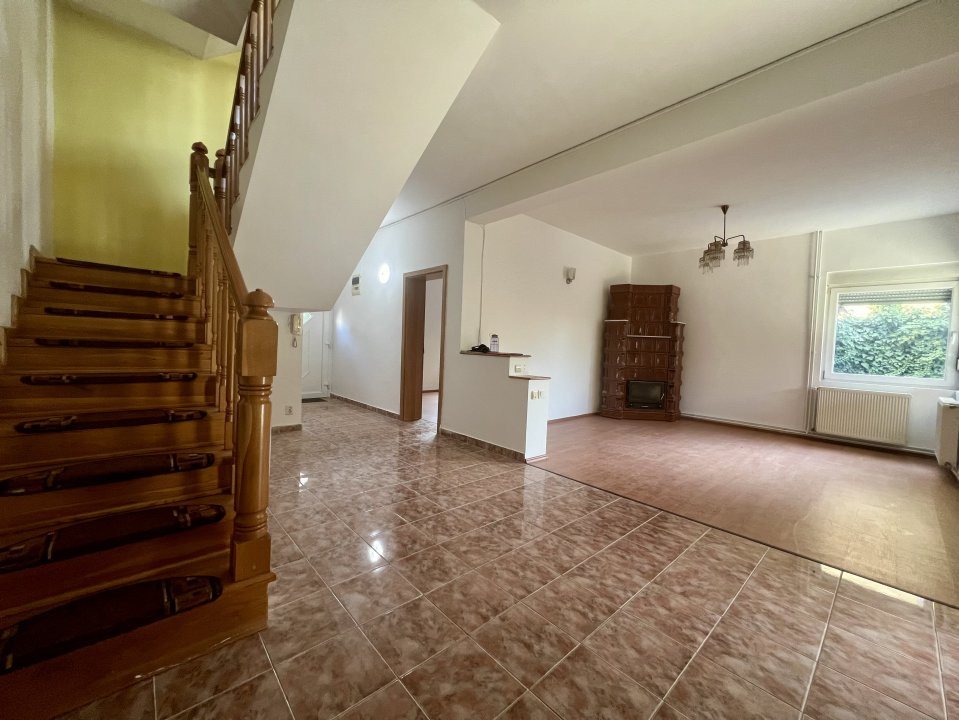 Casa individuala cu 7 camere si teren de 358 mp de vanzare, zona Girocului 1, foxfort.ro