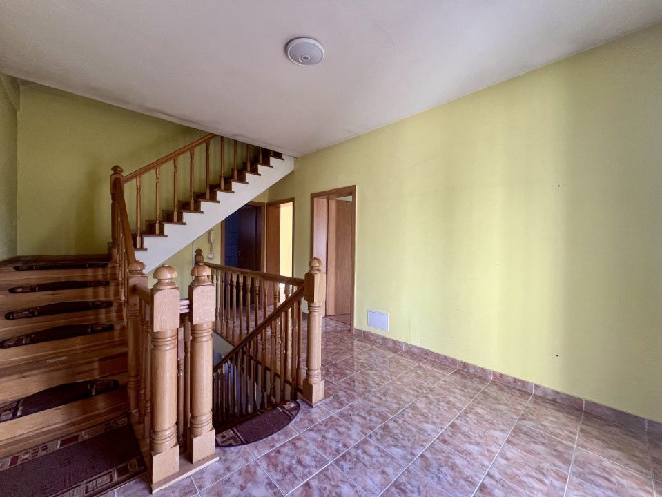 Casa individuala cu 7 camere si teren de 358 mp de vanzare, zona Girocului 14, foxfort.ro