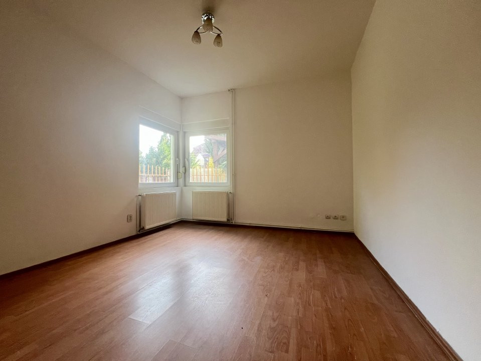 Casa individuala cu 7 camere si teren de 358 mp de vanzare, zona Girocului 21, foxfort.ro