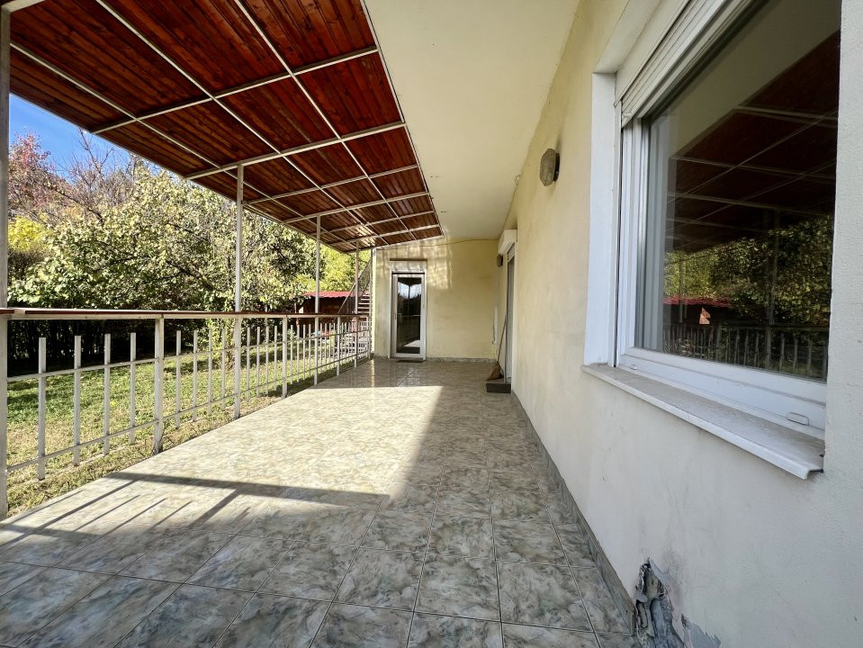 Casa individuala cu 7 camere si teren de 358 mp de vanzare, zona Girocului 22, foxfort.ro