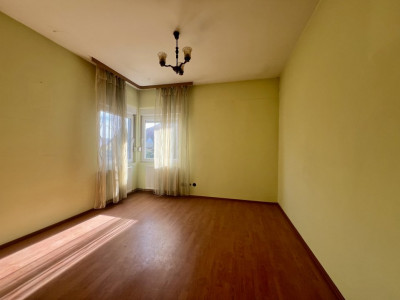 Casa individuala cu 7 camere si teren de 358 mp de vanzare, zona Girocului imagine mica 3, foxfort.ro