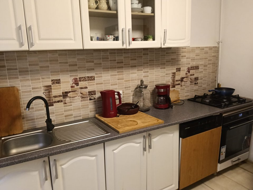 Apartament cu 2 camere + balcon de inchiriat, zona Girocului 4, foxfort.ro