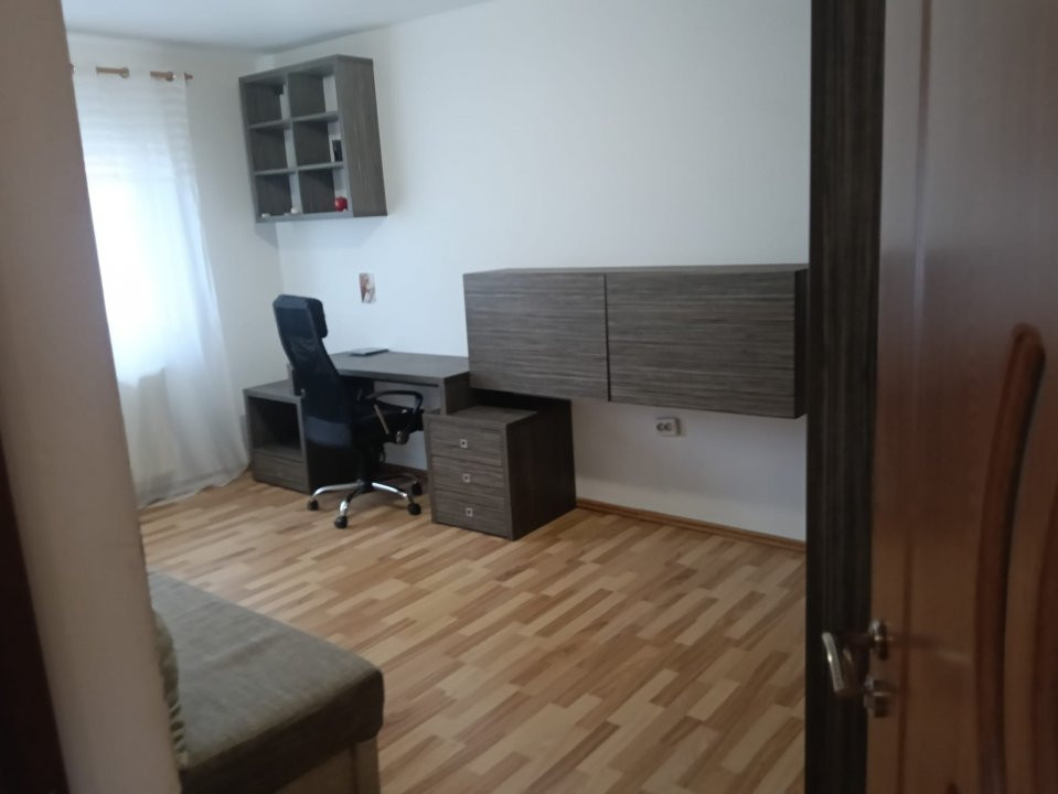 Apartament 3 camere semidecomandat, zona Soarelui 3, foxfort.ro