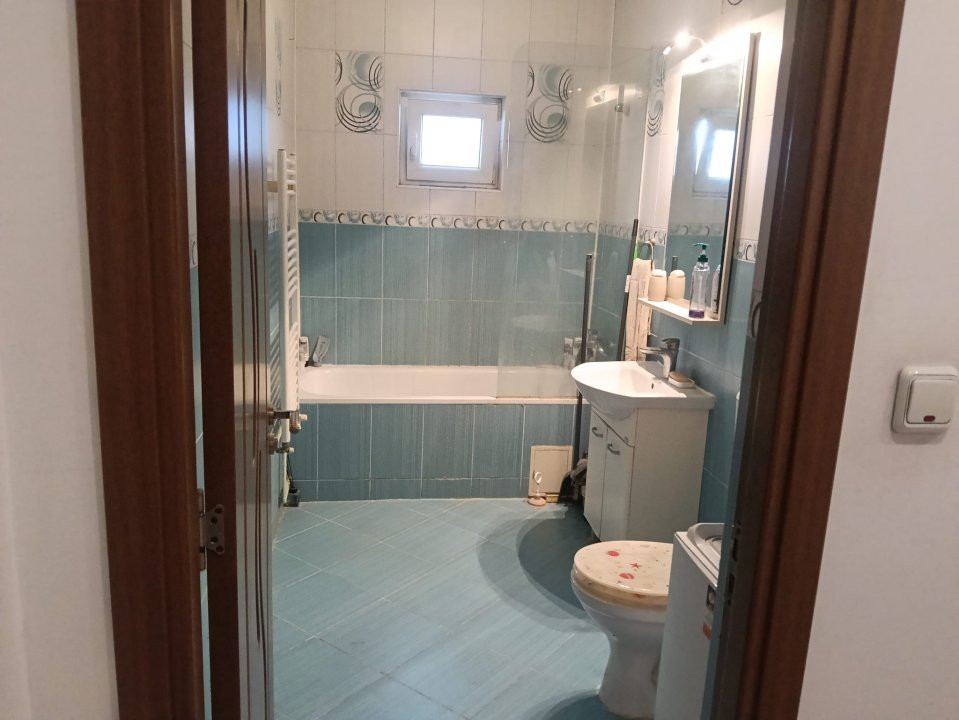 Apartament 3 camere semidecomandat, zona Soarelui 4, foxfort.ro