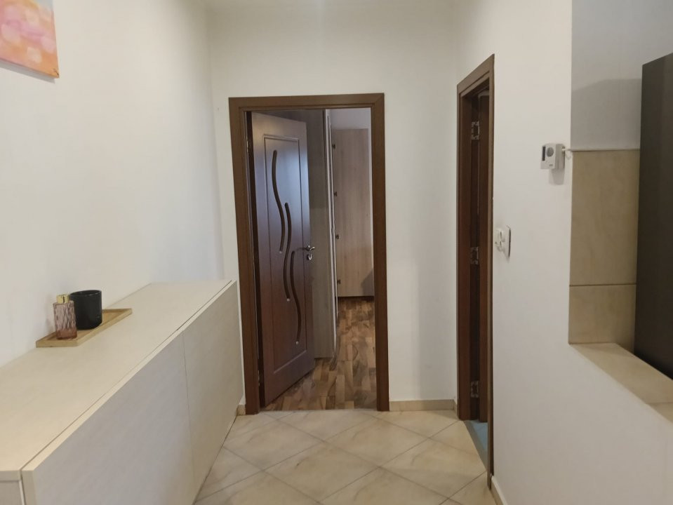 Apartament 3 camere semidecomandat, zona Soarelui 5, foxfort.ro