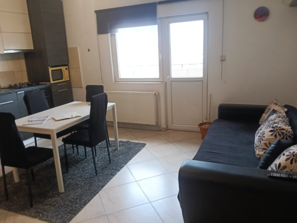 Apartament 3 camere semidecomandat, zona Soarelui 7, foxfort.ro