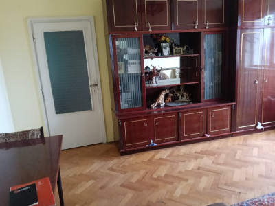 Apartament cu 3 camere de vanzare, zona Girocului