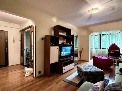 Apartament cu 4 camere, etaj 1 de inchiriat, zona Aradului