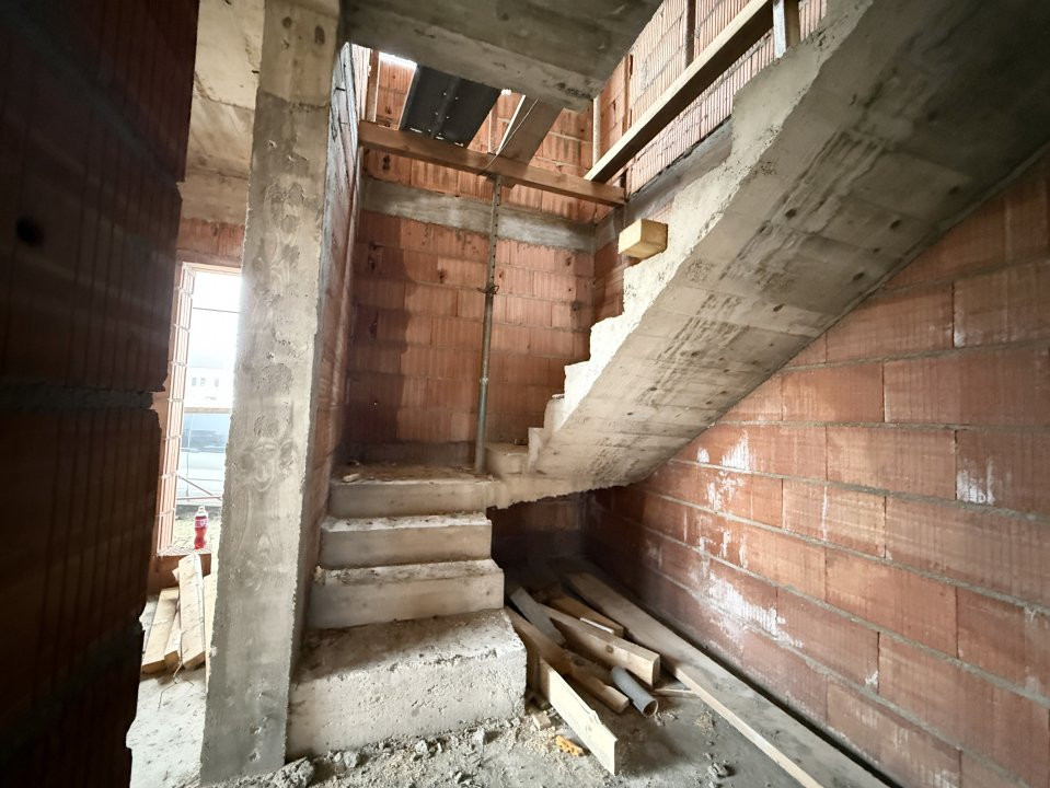 Duplex cu 3 camere si teren de 247 mp de vanzare in localitatea Sacalaz 12, foxfort.ro