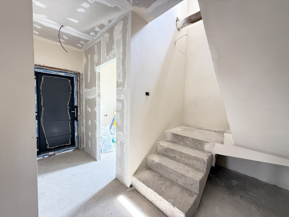 Duplex cu 3 camere si teren de 247 mp de vanzare in localitatea Sacalaz 8, foxfort.ro