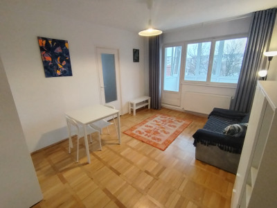 Apartament cu 3 camere de inchiriat, zona Girocului