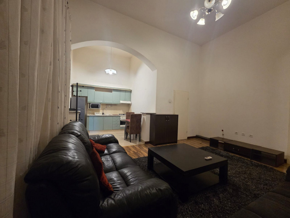 Apartament cu 2 camere semidecomandat, et 1, zona CENTRALA 2, foxfort.ro