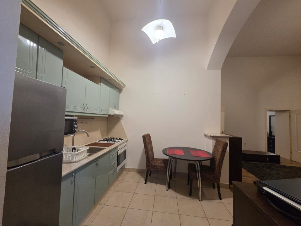 Apartament cu 2 camere semidecomandat, et 1, zona CENTRALA 4, foxfort.ro