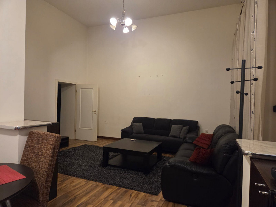 Apartament cu 2 camere semidecomandat, et 1, zona CENTRALA 6, foxfort.ro