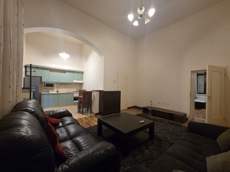 Apartament cu 2 camere semidecomandat, et 1, zona CENTRALA 11, foxfort.ro