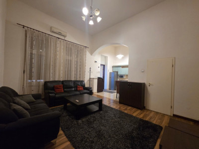 Apartament cu 2 camere semidecomandat, et 1, zona CENTRALA
